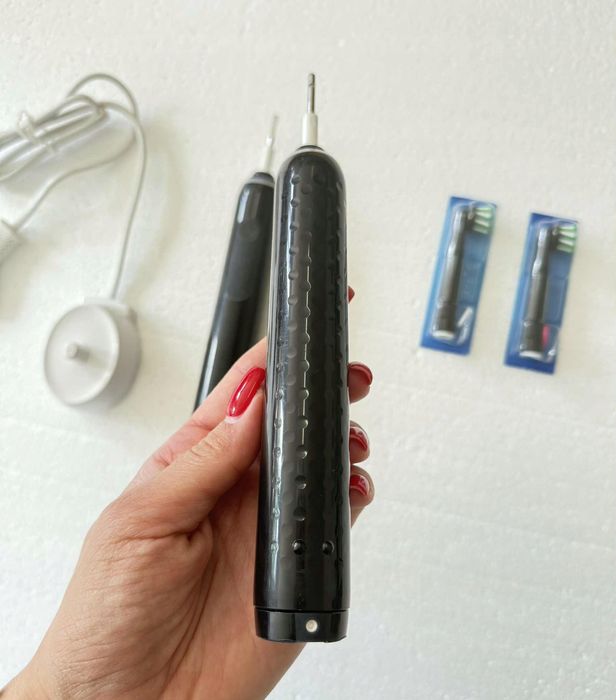 2x szczoteczka elektryczna oral-b pro 3 3900 + końcówki