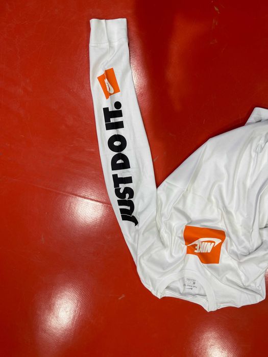 T-shirt Nike Just Do It. Manga comprida, branca, 100% algodão.