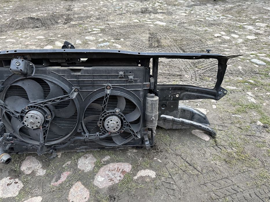 Передня установочна панель телевізор Шкода Тур Skoda Octavia Tour