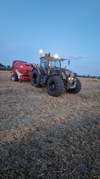 Usługa prasowania słomy prasą rolującą lely rp 445