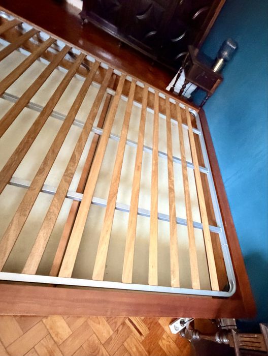 Cama de Casal Super King em Madeira Maçiça com Arrumação — 180 x 200cm