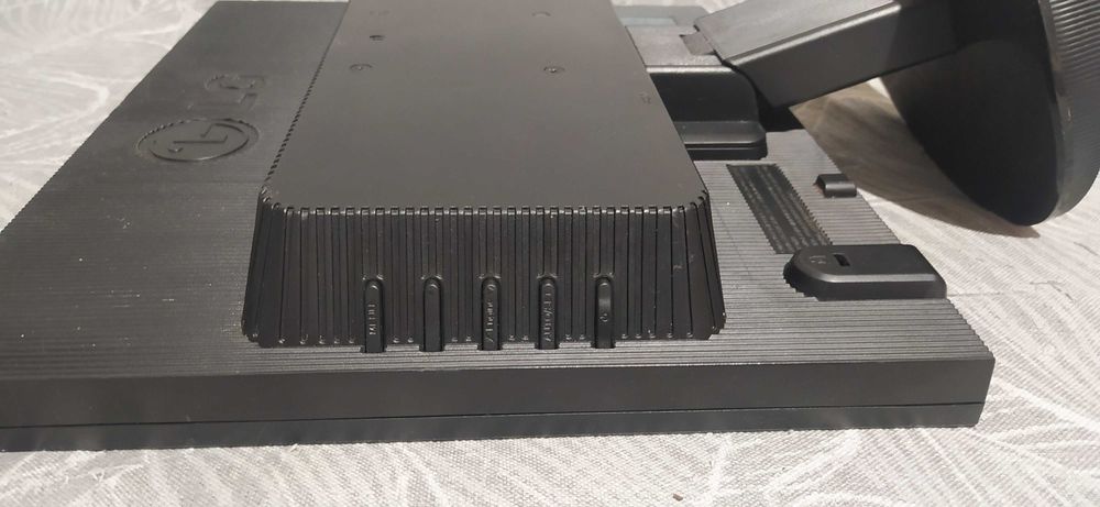 Монитор плоский 17 диагональ LG Flatron L1715S НЕ ВКЛЮЧАЕТСЯ