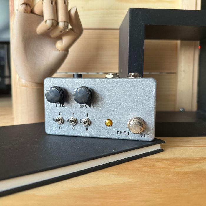 Unpleasant Surprise Fuzz - DIY efekt gitarowy, klon Fairfield Circuitry