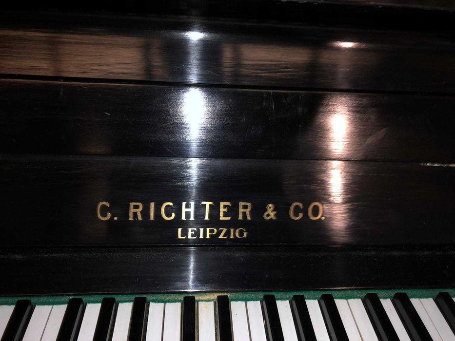 Piano vertical g. richter & co