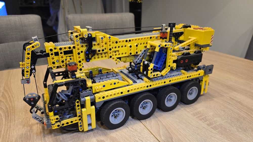 Lego Technic dźwig 8421