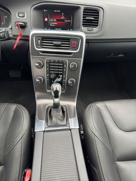 VOLVO V60 RESTYLING D4 2.0 Diesel 190 к.с. 8-ст. автомат