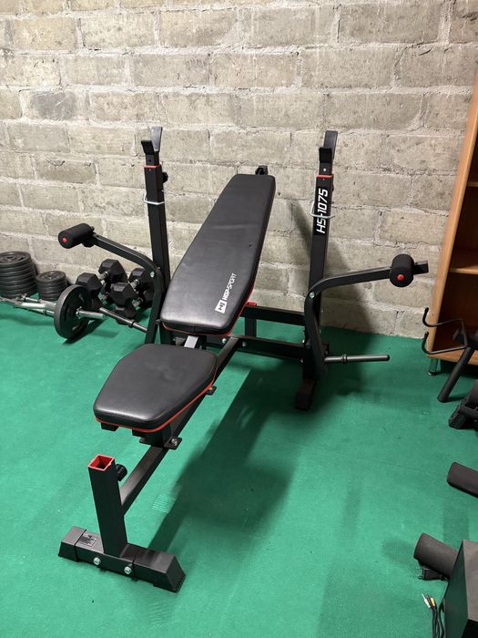 Ławka treningowa (modlitewnik, wyciąg górny, prasa do nóg) siłownia