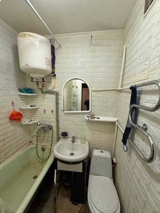 Недорого 1-кімнатна в цегляному будинку вул. Охтирська