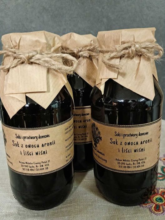 Sok z owocu aronii i liści wiśni