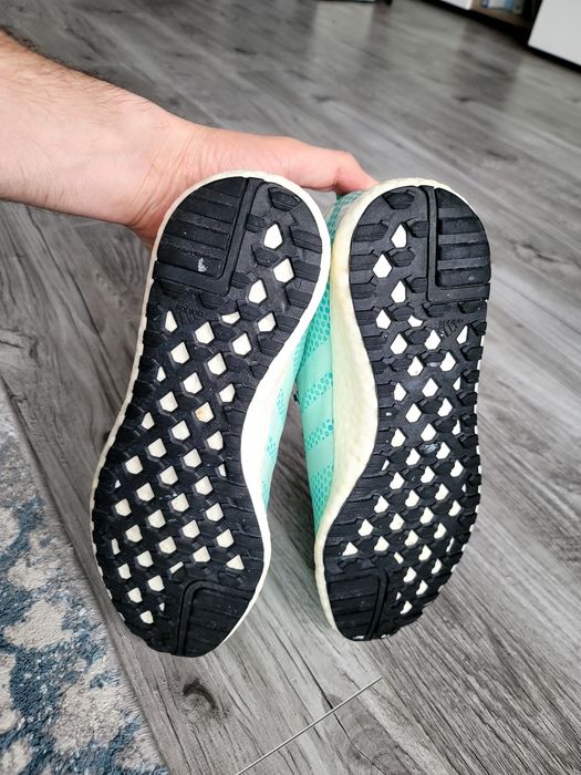 Продам фірмові кросівки Adidas rokcet boost