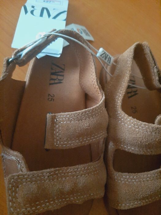 Sandálias de criança em pele (Zara)