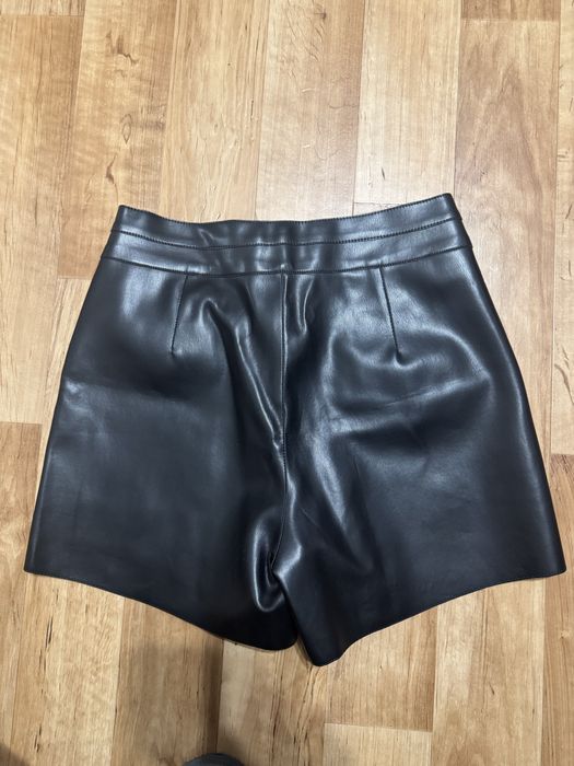 Нові шкіряні шорти