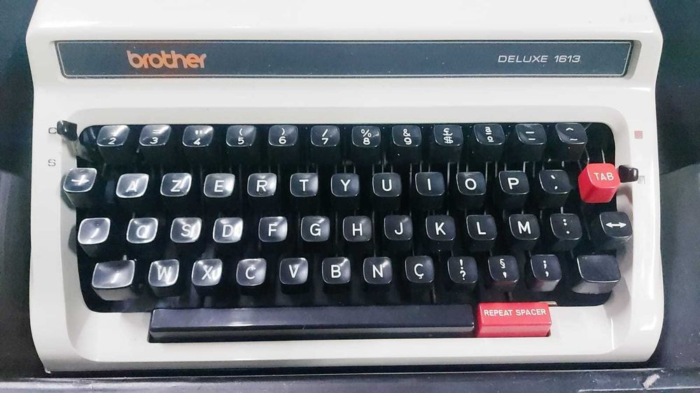 Máquina de escrever Brother Deluxe 1613 com mala transporte original
