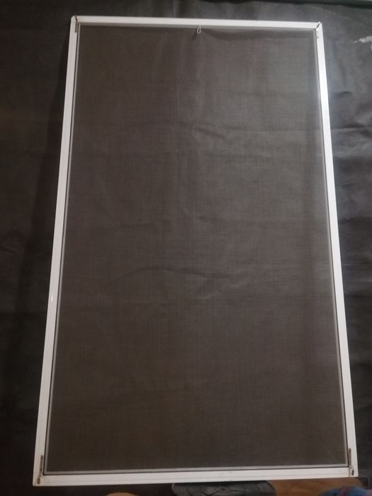 90Moskitiera w białej ramce aluminiowej 132cm x 79cm
