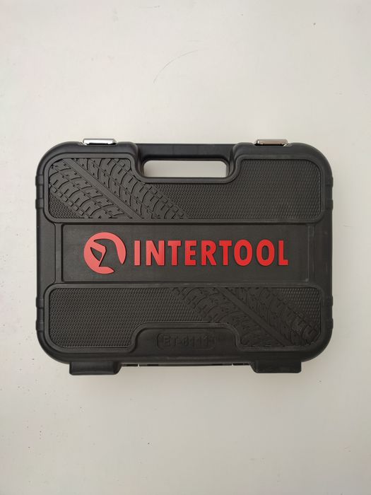 Набор инструментов 1/2 & 1/4  111 ед .  Cr-V STORM INTERTOOL ET 8111