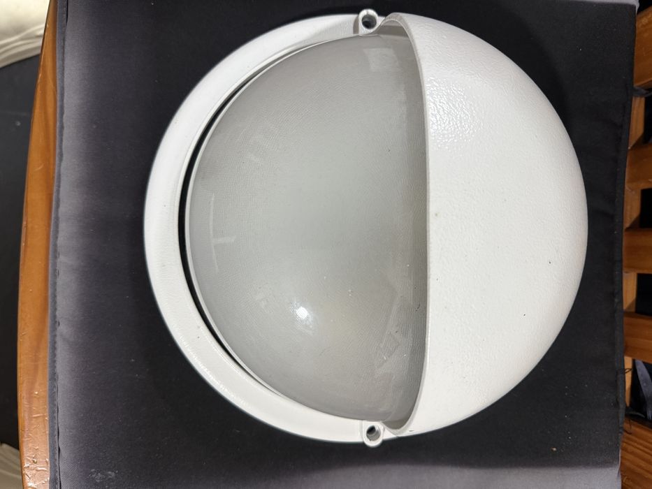 Candeeiro de jardim redondo