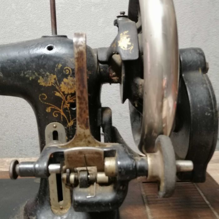 Швейная машинка, работающая PABLIK MARIRKE (ОРИГИНАЛ)