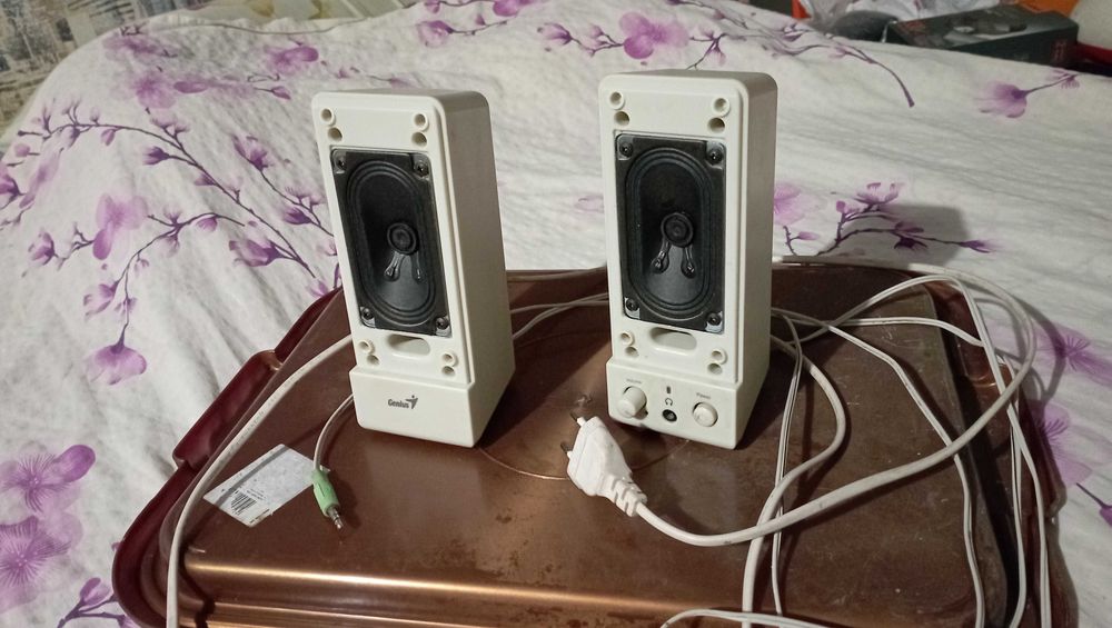 Активные компьютерные колонки Genius