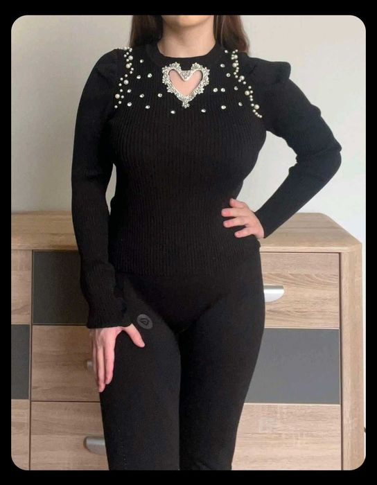 Piekny sweterek z serduszkiem