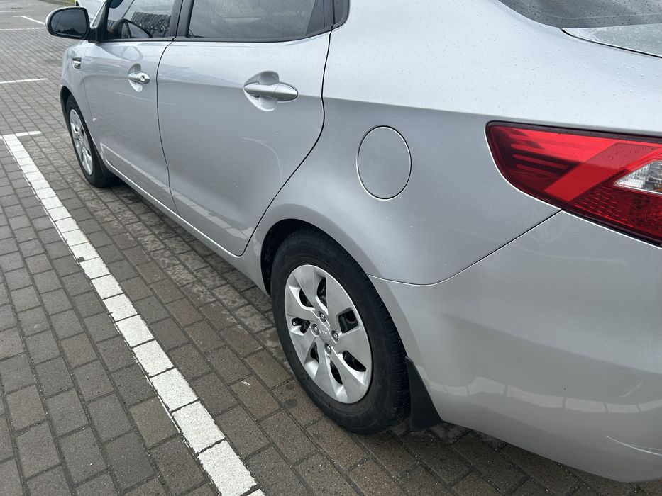 KIA RIO.