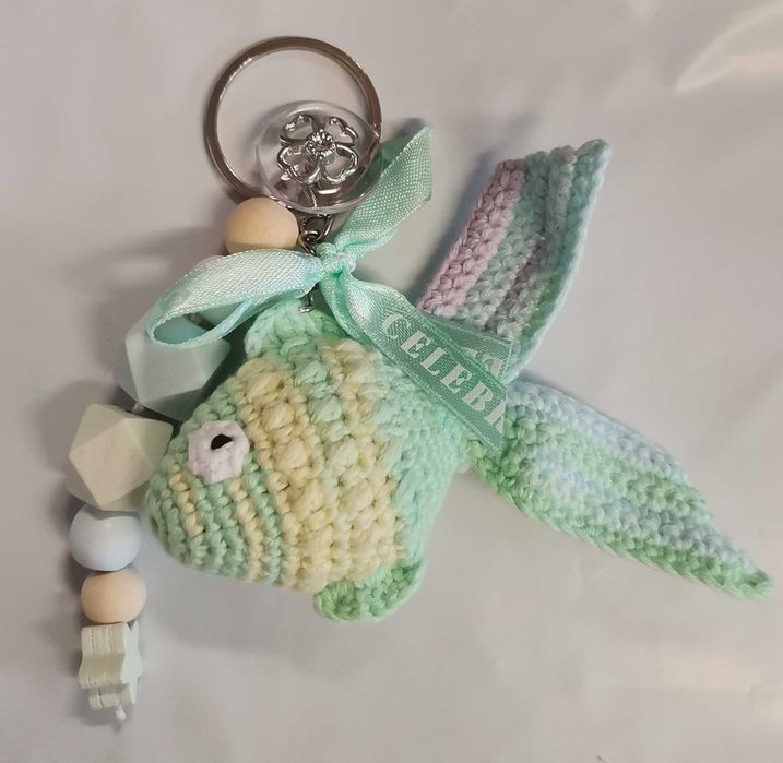 Brelok rybka z drewnianą zawieszką