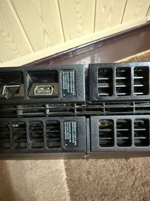 PS4 FAT 1 TB + 4 игры + Джойстик + Новые провода