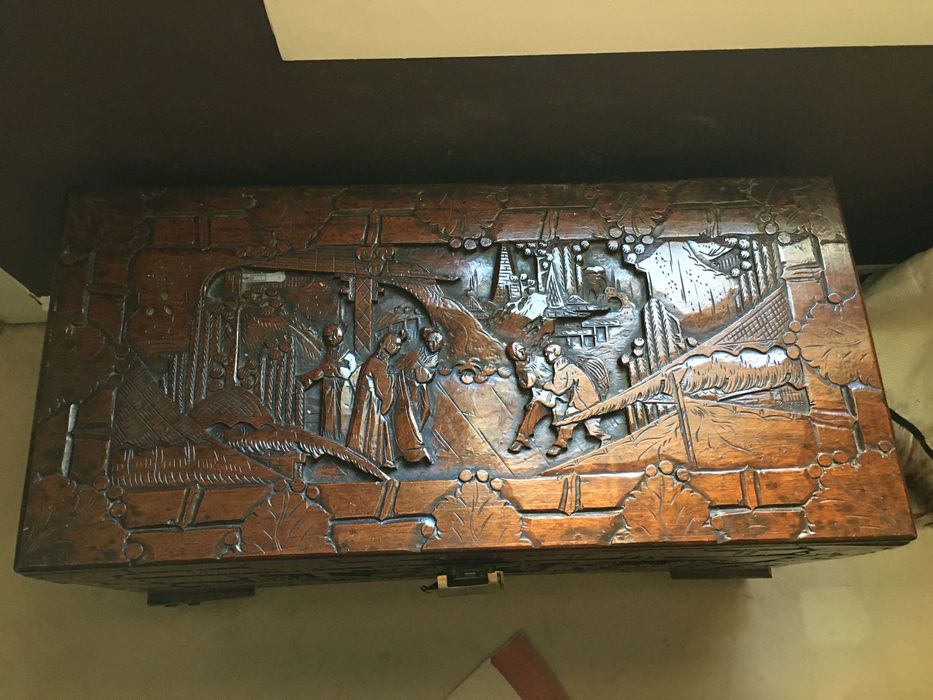 Arca com motivos chineses de cânfora