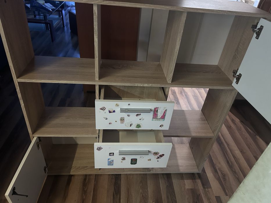 Regał z przegródkami