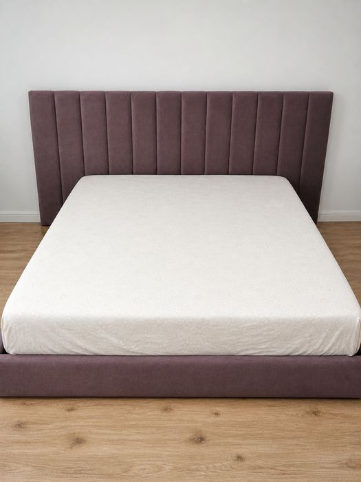 Vendo recheio de casa em bom estado, pronto a usar.
Inclui:
Sofá, móvel TV, televisão
Mesa de jantar + 6 cadeiras
Cama de casal com arrumação + colchã