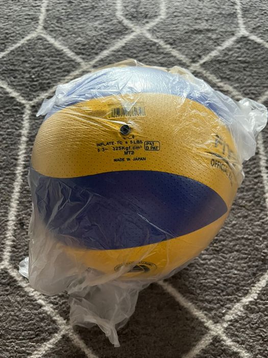 Nowa piłka do siatkówki Mikasa MVA300