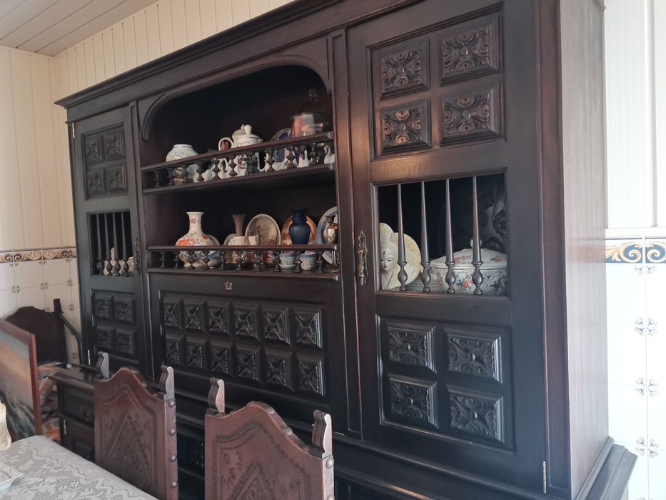 Mobília completa de sala - móvel, mesa e 6 cadeiras