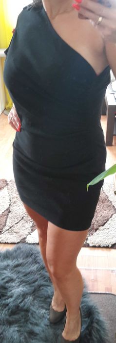 Czarna sukienka na jedno ramie TRF M/L z marszczeniami