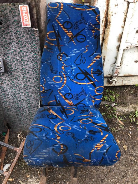 Сидіння автомобільне