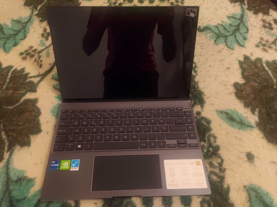 PC ASUS Zenbook UX 5400E