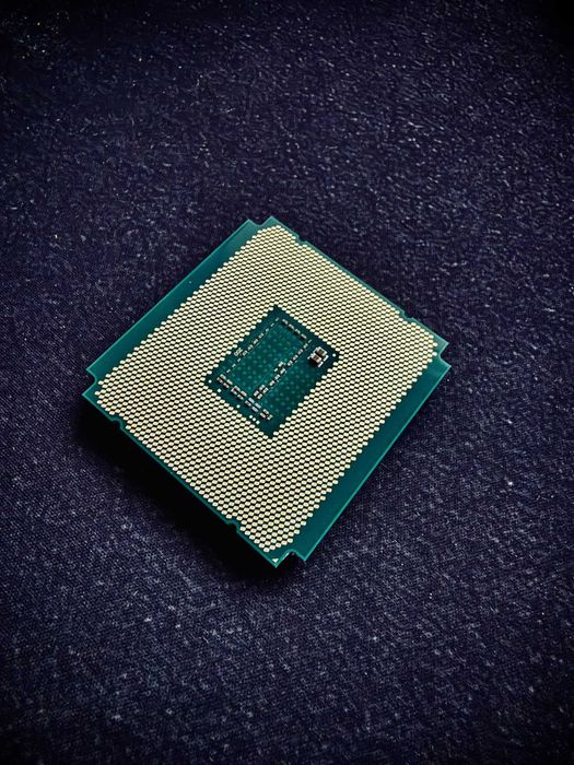 Intel Xeon E5-2697 v3 | 14 rdzeni / 28 wątków | LGA 2011-v3 (X99) | procesor CPU