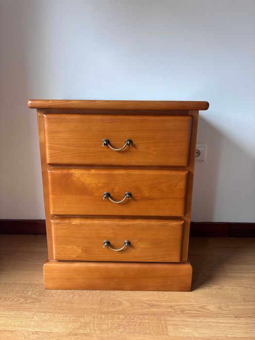 Conjunto de mesinhas de cabeceira