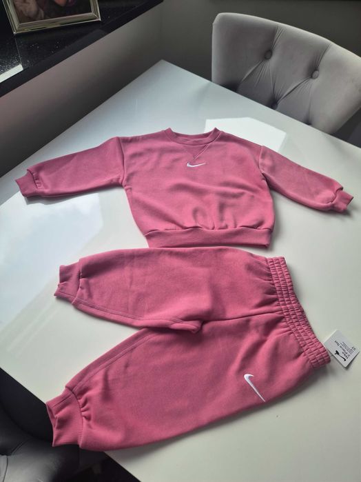 Dres dla dziewczynki Nike, rozmiar 92-98