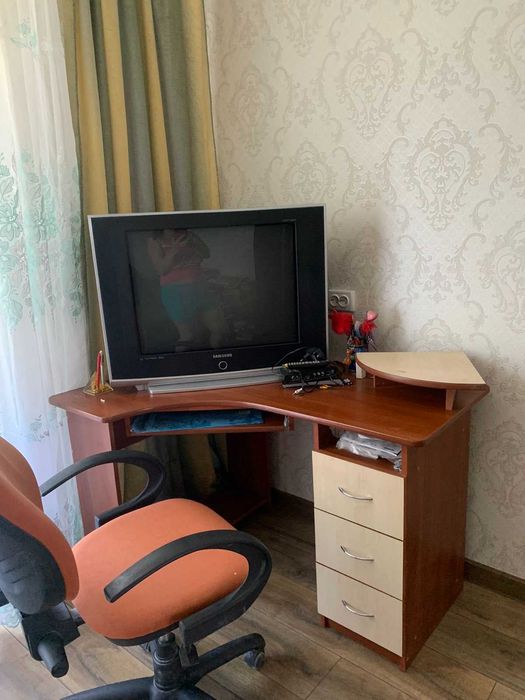 Письмовий   стіл..