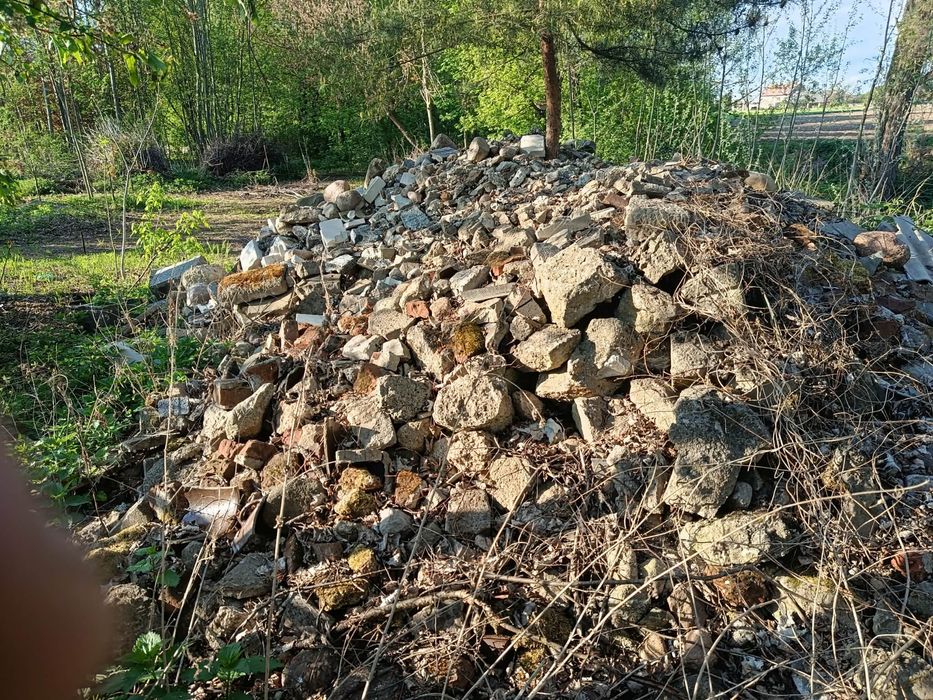 Sprzedam gruz na utwardzenie drogi podbudowę