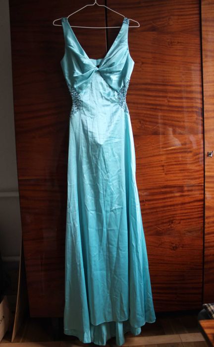 Сдам в аренду, продам голубое вечернее платье с вышивкой ручной работы