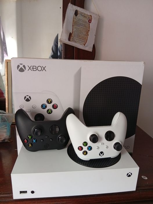 Xbox series s +  2 comandos