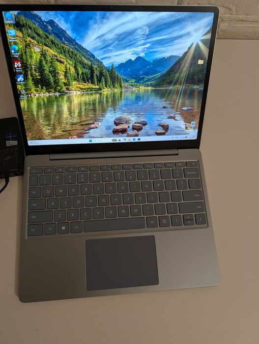 Сенсорний Microsoft Surface Go / I5-1035G1 / Nvme M.2 128 ГБ / Ram 8Gb