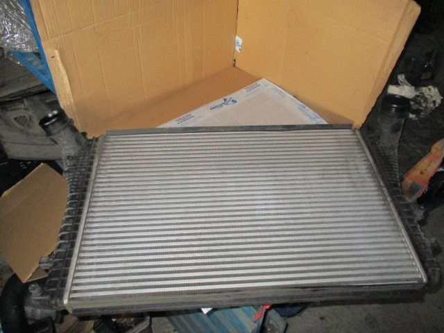 Radiador do intercooler SEAT Leon (1P1)