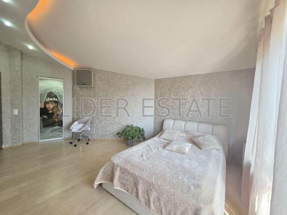 Продаж будинку 5 кімн в Ужгороді, 390 м², 8.5 сот.