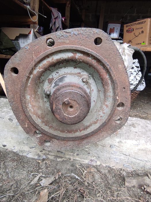 Електро двигун великий