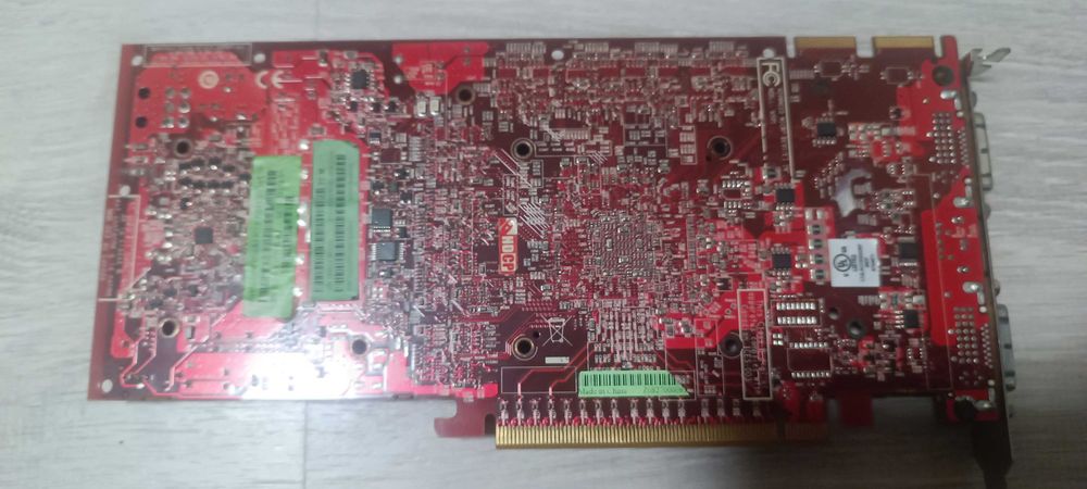 GTX 560TI на 2 Гіга, HD 4850 на 512 Метрів