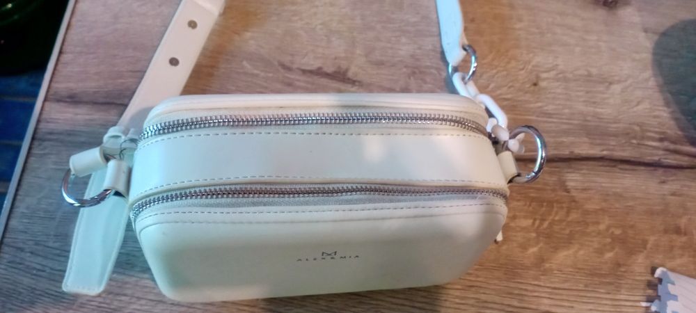 Біла сумка або клач в хорошому стані