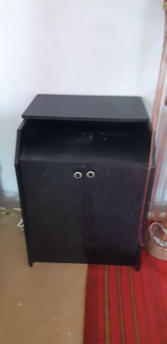 столи різних розмірів