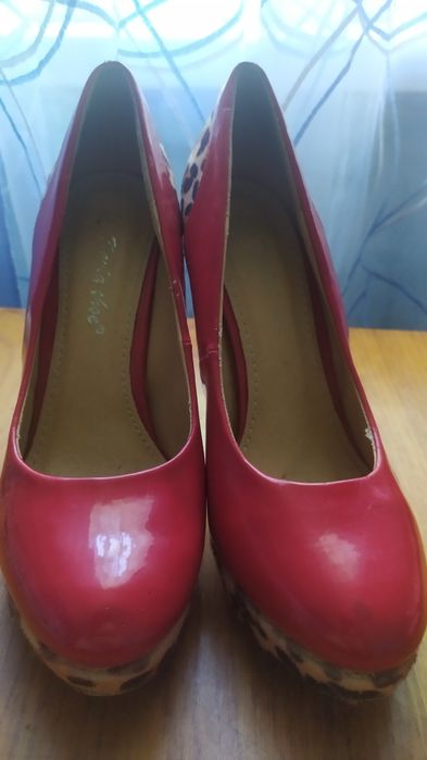 Туфлі жіночі, лаковані