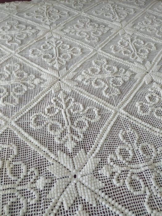 Colcha de renda artesanal